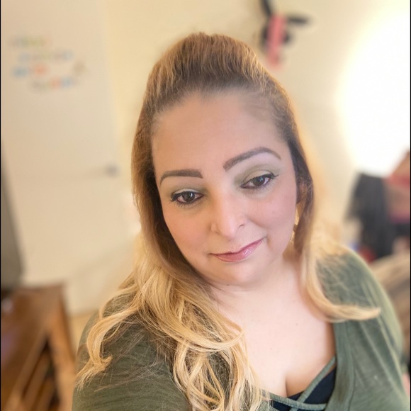 Meet your Posher, Michelle - Picture 2 of 2